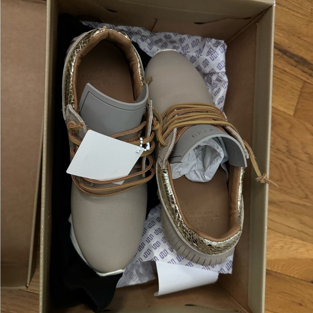 Esseutesse fringe sneakers.